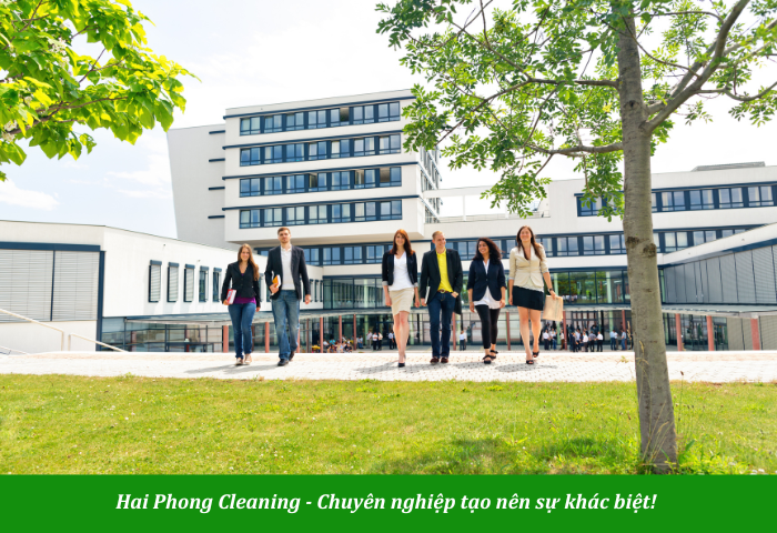 Khuôn viên ngoại cảnh đẹp tạo sự ấn tượng với khách hàng