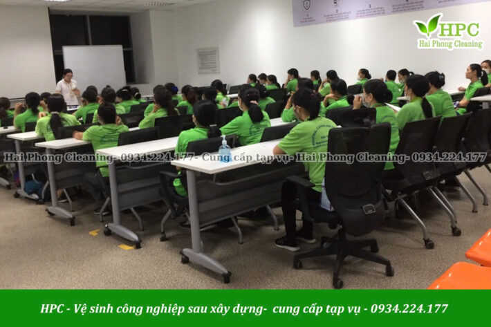 Nhân viên được đào tạo quy trình xử lý sàn định kì