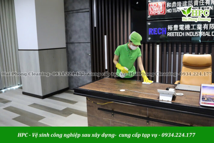 Nghề vệ sinh có phải là lựa chọn đúng đắn trong xã hội hiện nay