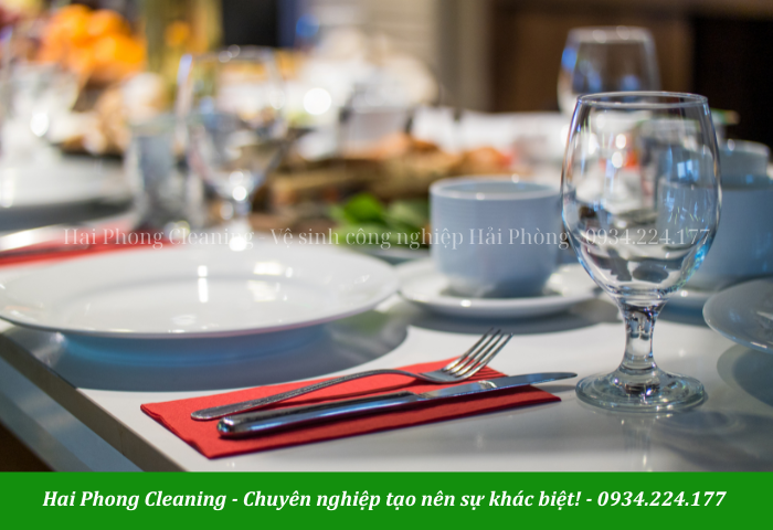 Bữa tối tại một nhà hàng sang trọng để lại ấn tượng tốt cho nàng