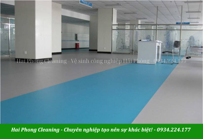 Hai loại sàn phổ biến được mang lên bàn cân thì sẽ thế nào?