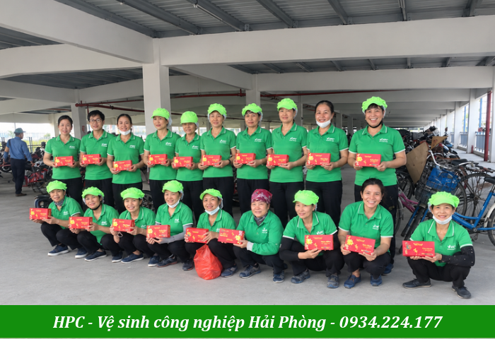 HPC trao tặng quà nhân viên nhân dịp trung thu