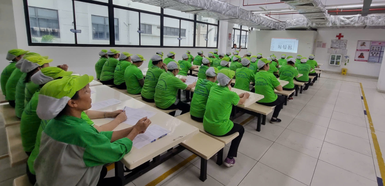 Đội ngũ nhân viên được đào tạo bài bản